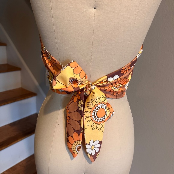 ROMWE Floral 70s Inspired Halter Top - Picture 4 of 7